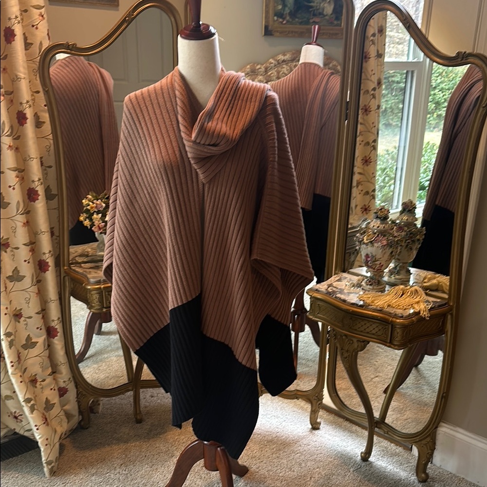 Chic Two-Tone Color Blocked Shawl